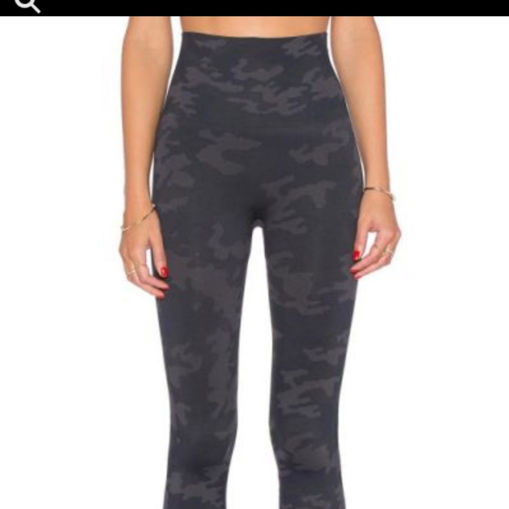 Spanx Camo Leggings size Large